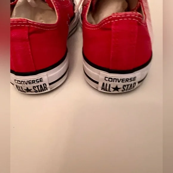 CONVERSE CLASSIC RED CANVAS SNEAKERS W/WHITE RUBBER SOLES AND TOE CAPS. UNISEX - Picture 5 of 10